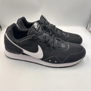 Nike Venture Runner CK2944-002 Mens 13 Running Shoes Black White Sneakers